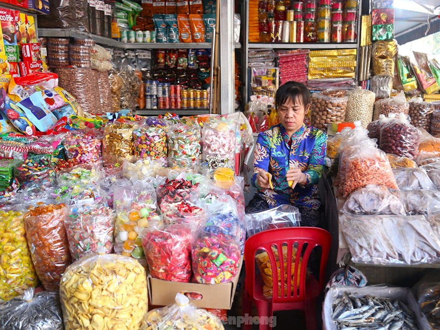 Khu đồ khô là nơi bán trà nguyên liệu pha chế ở chợ truyền thống