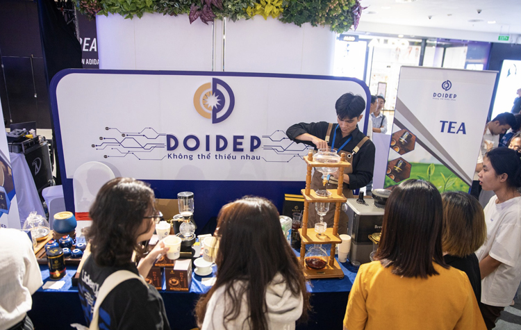 Thương hiệu Đôi Dép với các sản phẩm chủ lực là cà phê và trà còn là biểu trưng cho các giá trị văn hóa và tinh hoa Việt