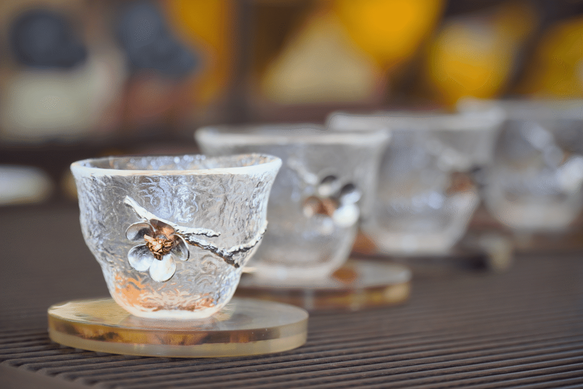 HÉN TRÀ THỦY TINH HOA NỔI